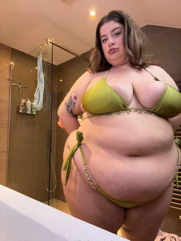 Aliss Bonython being at her peak fattest