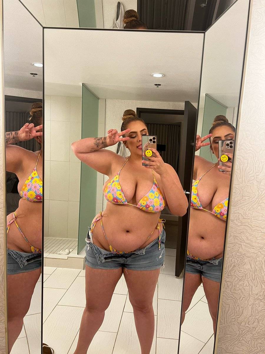 Katie Cummings got thicc