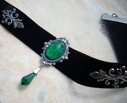 Black Velvet Choker - Emerald