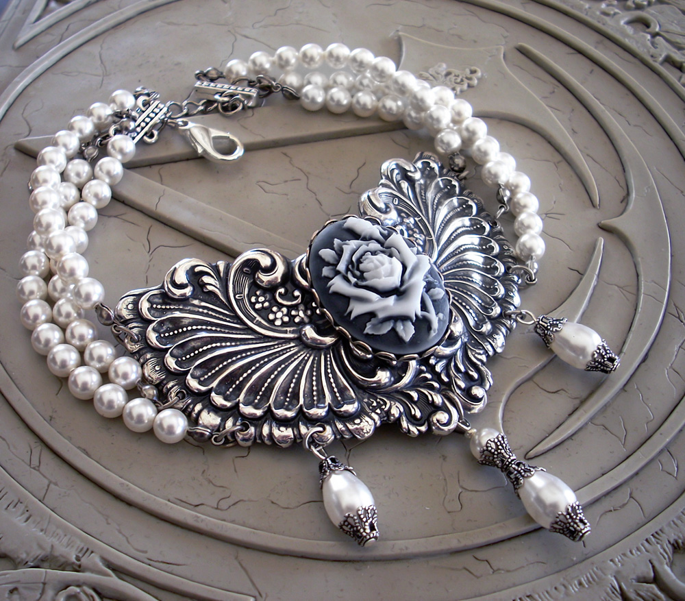 Snow White Princess Choker