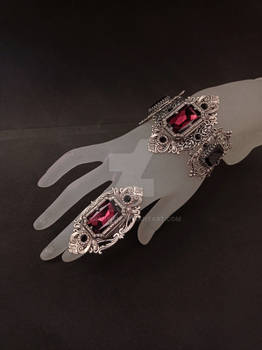 Burgundy grand gothic bracelet and ring set