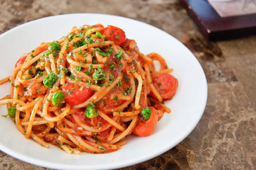 Fresh Pesto Tomato Spaghetti