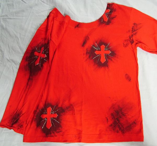 RED LONGSLEEVE W BLACK CROSS