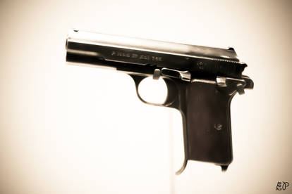 Pistol-WW2-Bastogne