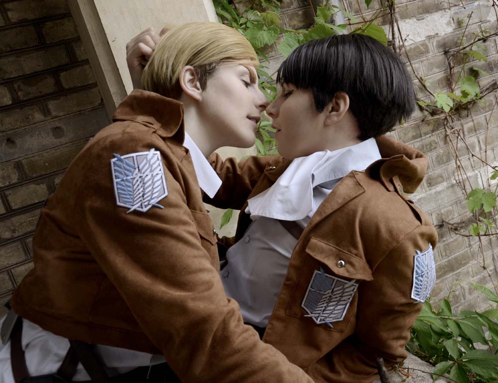 Erwin x Levi Eruri Cosplay