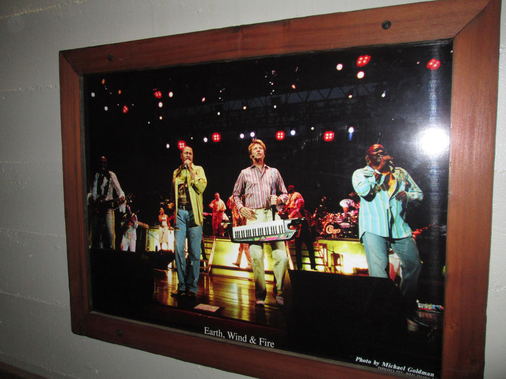 A picture of Earth, Wind and Fire at Red Rocks