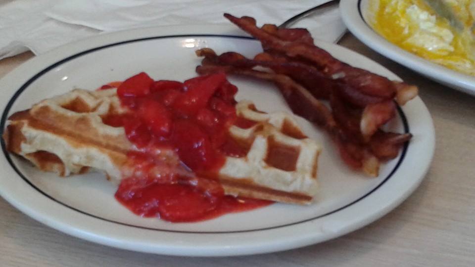 Strawberry rhubarb criss-croissant