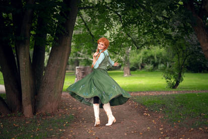 Frozen Anna (Epilogue Skating green dress) cosplay
