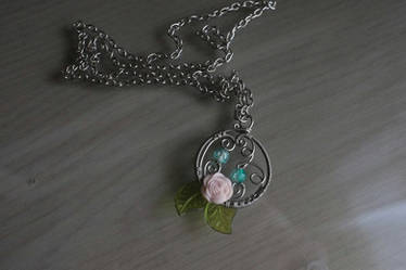 Round Necklace with Rose