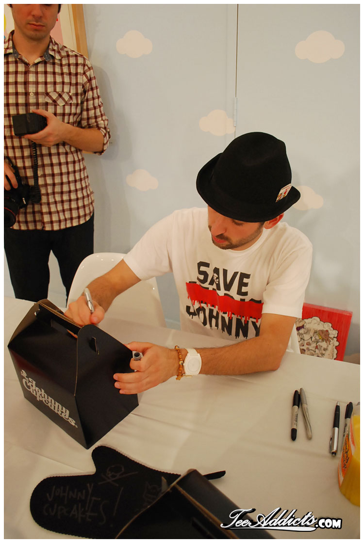 Got 2 meet Johnny Cupcakes