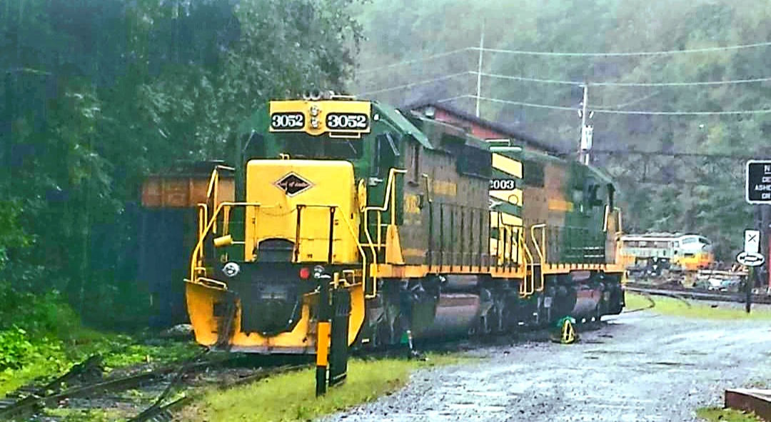 RBMN 3052 and RBMN 2003 resting on a siding in PN! by Gjreider06 on ...