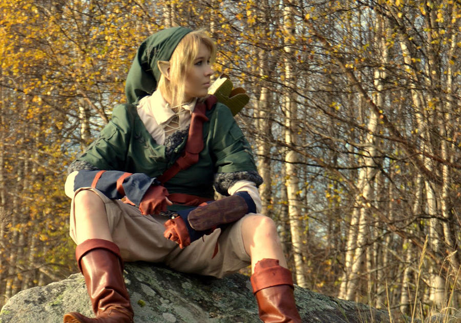 Link Twilight Princess Cosplay: Sitting On A Rock