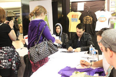 Stereos Signing1