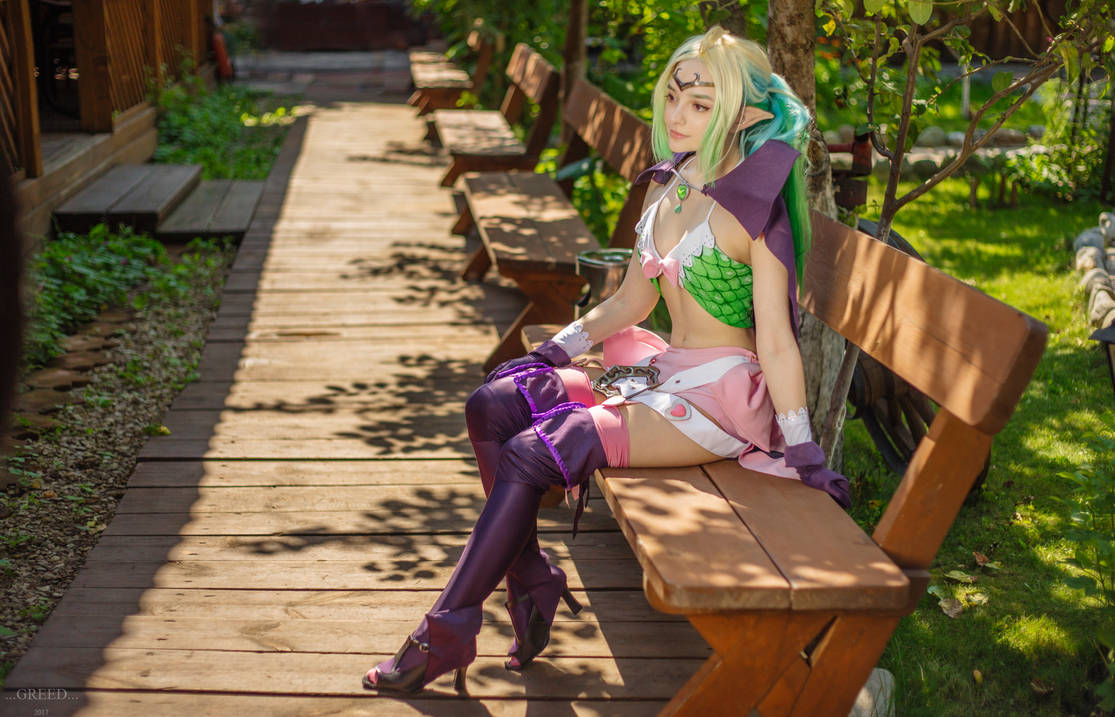 Fire Emblem fantasy cosplay - Nowi the Manakete