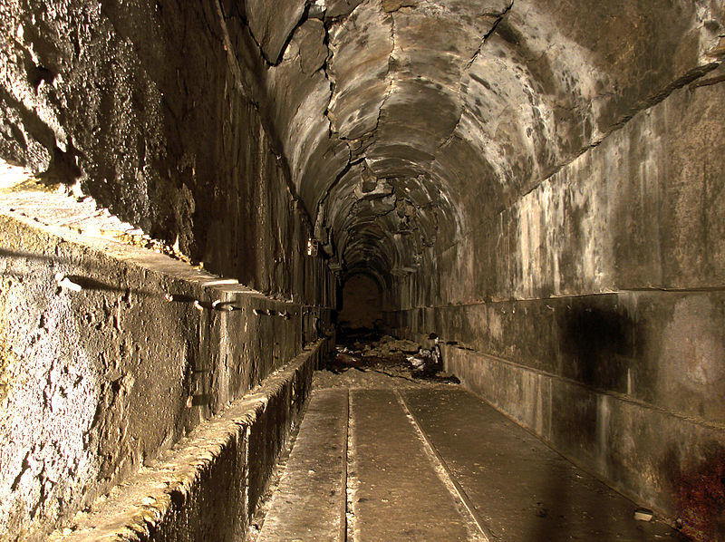 800px-Ligne Maginot - Four  Chaux (Alsace) bloc  by BrunoKopte