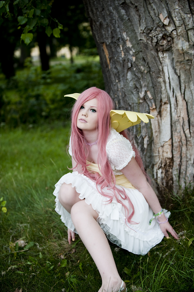 Fluttershy by the tree