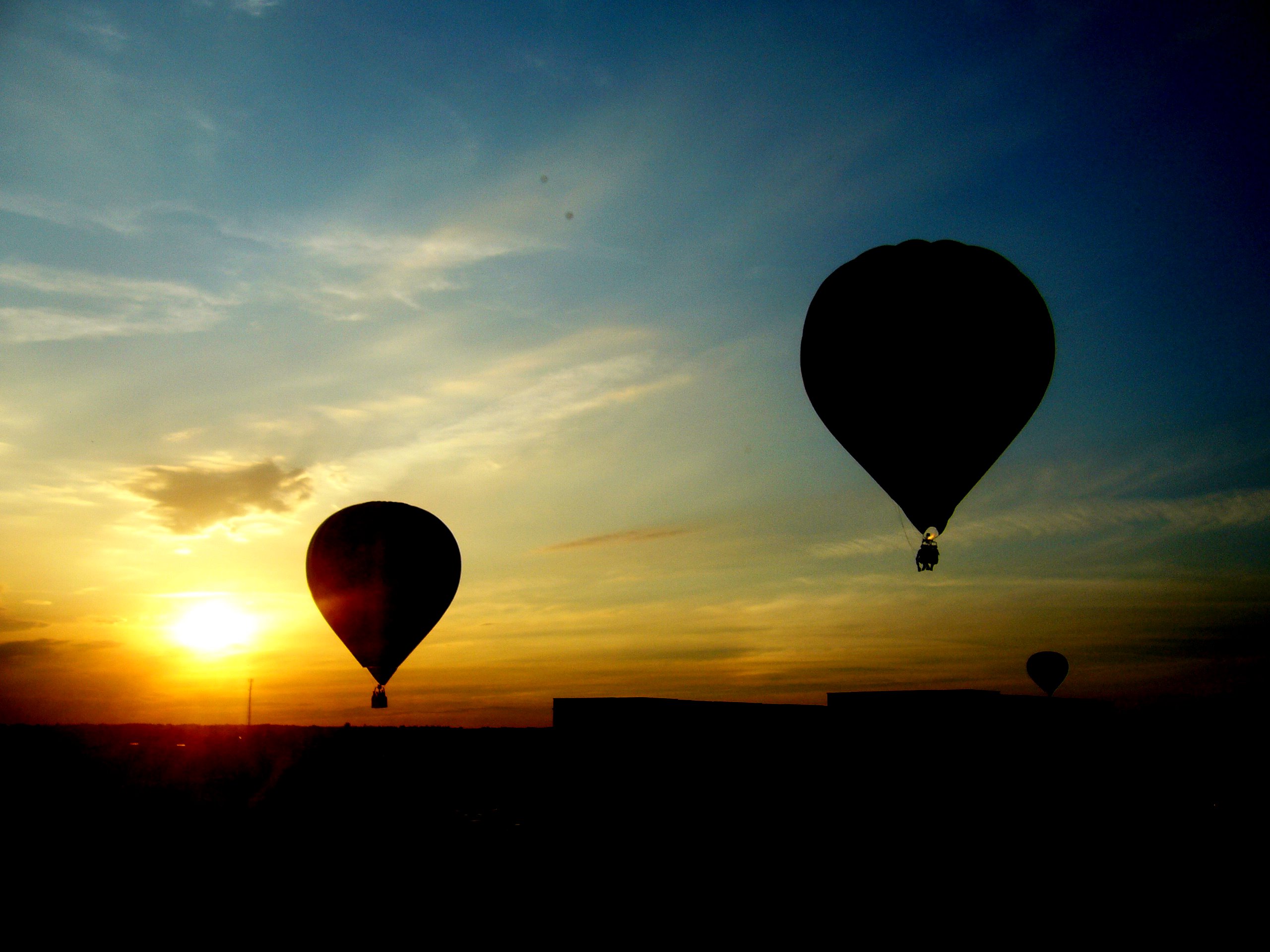 Hot air balloons .