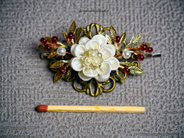 Winter flower and red berries kanzashi