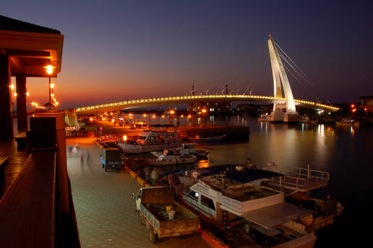 Lover's Bridge (night view)