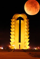 Torreon bajo la luna roja