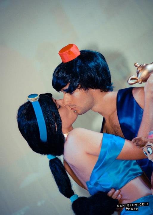 Aladdin and Jasmine - kiss