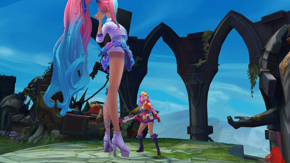 Size comparison of an standing Seraphine and MF by SizeableHug on