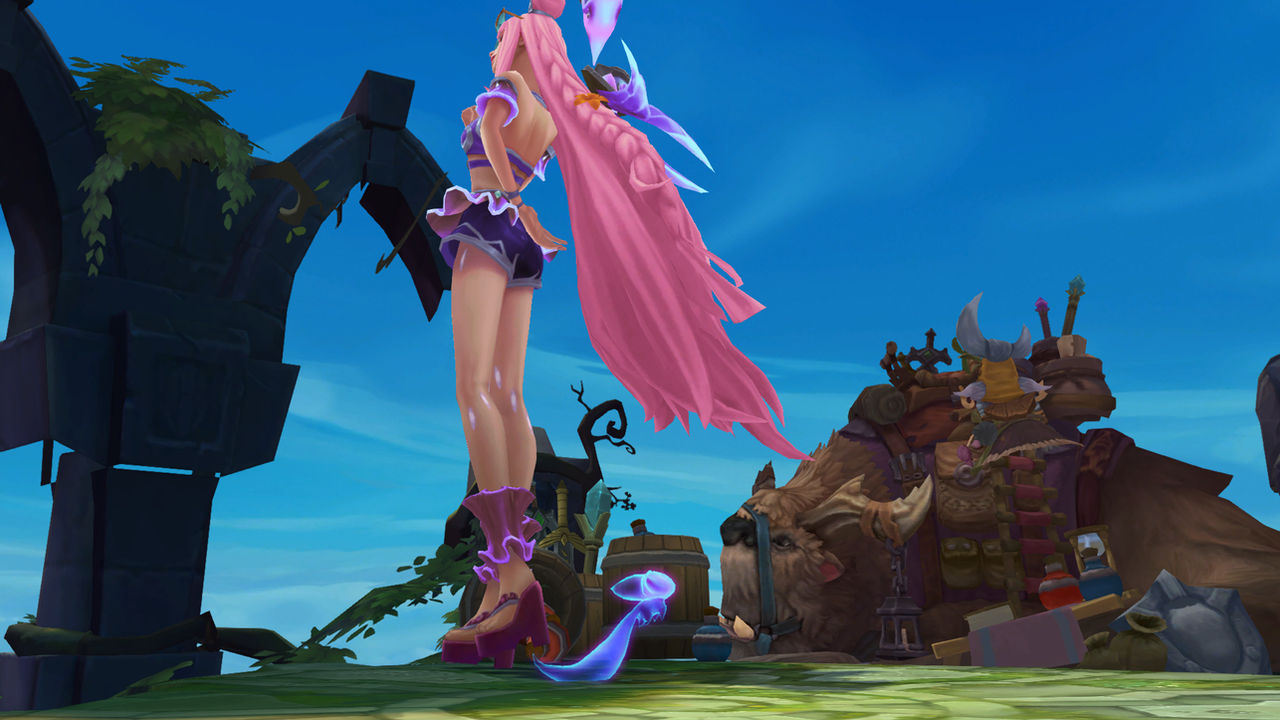 Low angle of Seraphine's max size by SizeableHug on DeviantArt