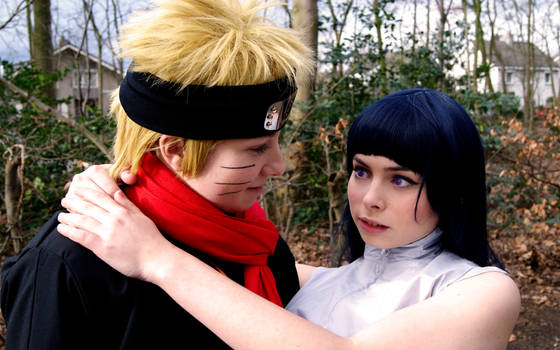 Naruto and Hinata: in his safe arms