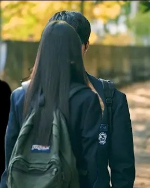 Korean High School couple kiss