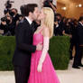 Celebrity Couple in a premiere kiss 3