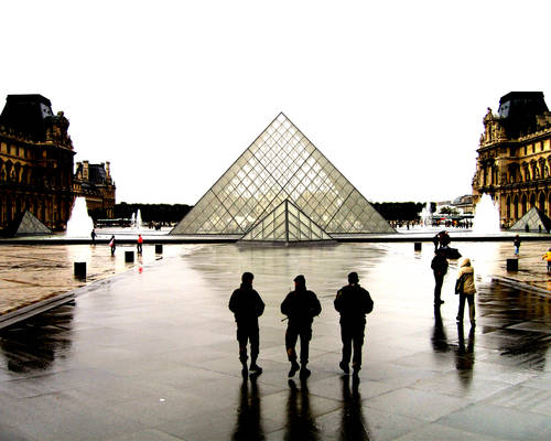 Louvre under guard