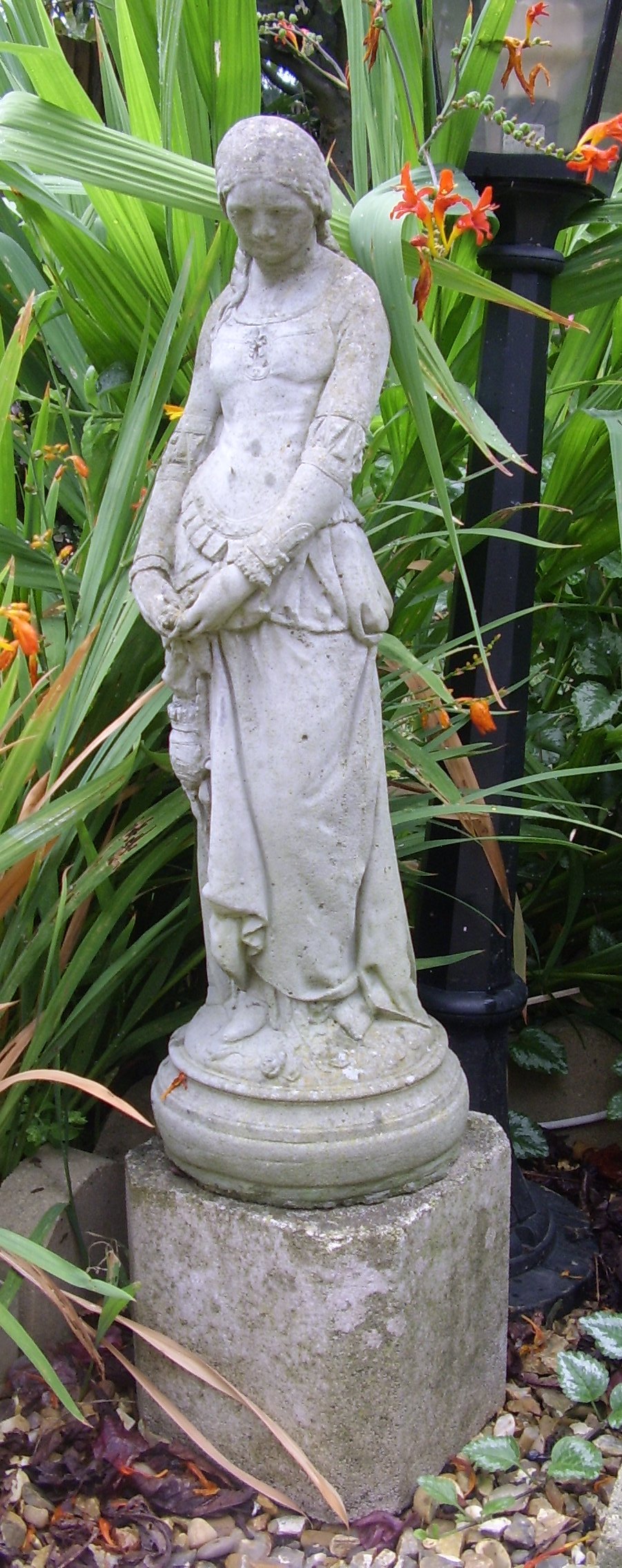 Statuette 1