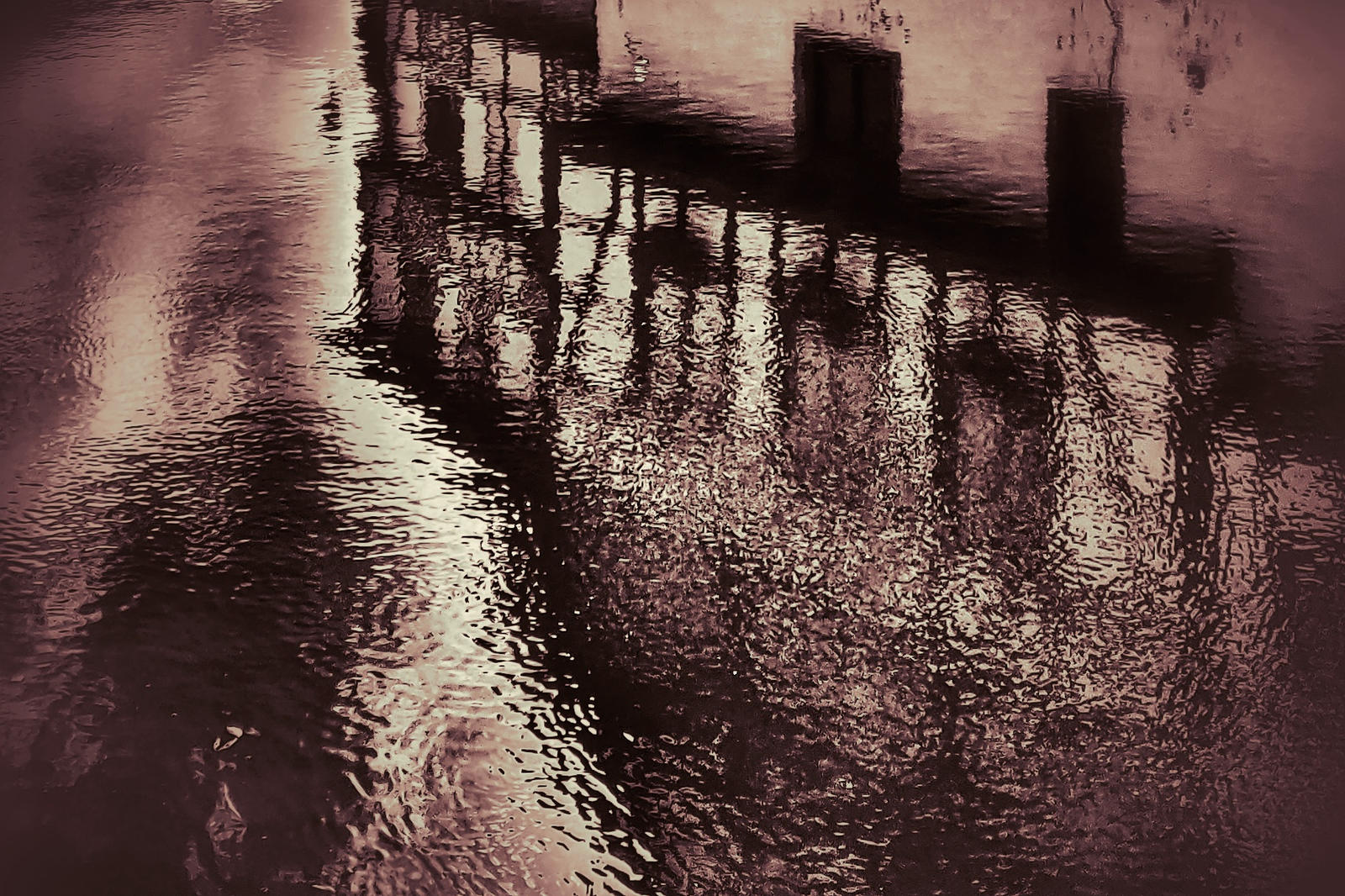 Distortion of stillness