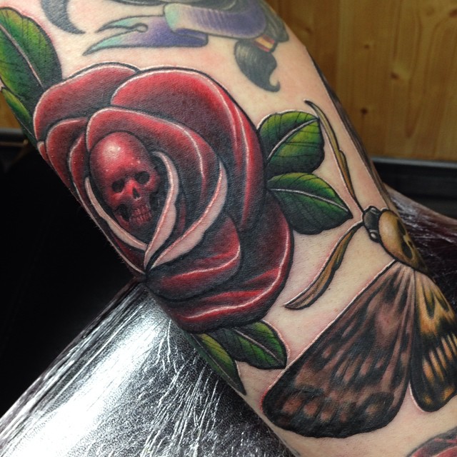 Rose skull tattoo by Craig Holmes