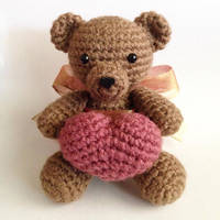 Sitting Basic Teddy Bear With Heart