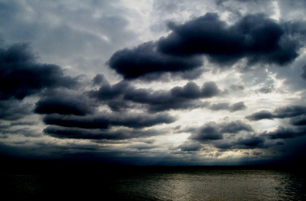 clouds over lake2