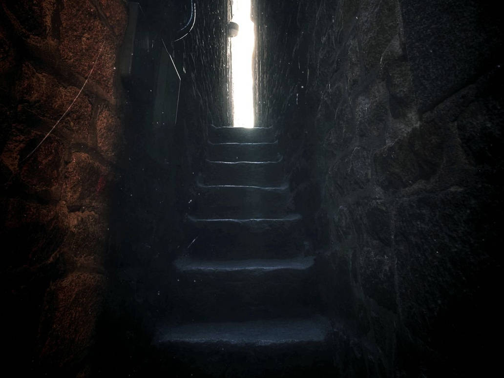 Ужасны лестницы. Страшная лестница. Темная лестница. Лестница во тьму.