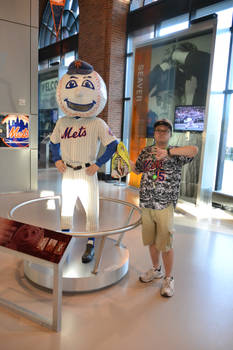 09-29-2019 - Me with Mr. Met 3