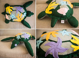 Sea turtle pillow by Saffella
