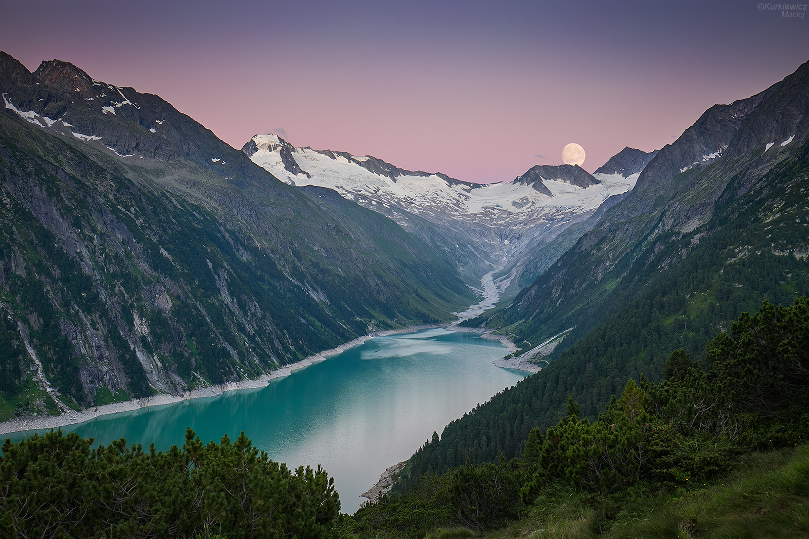 Moon rise at Schlegeisspeicher lake, at the very e