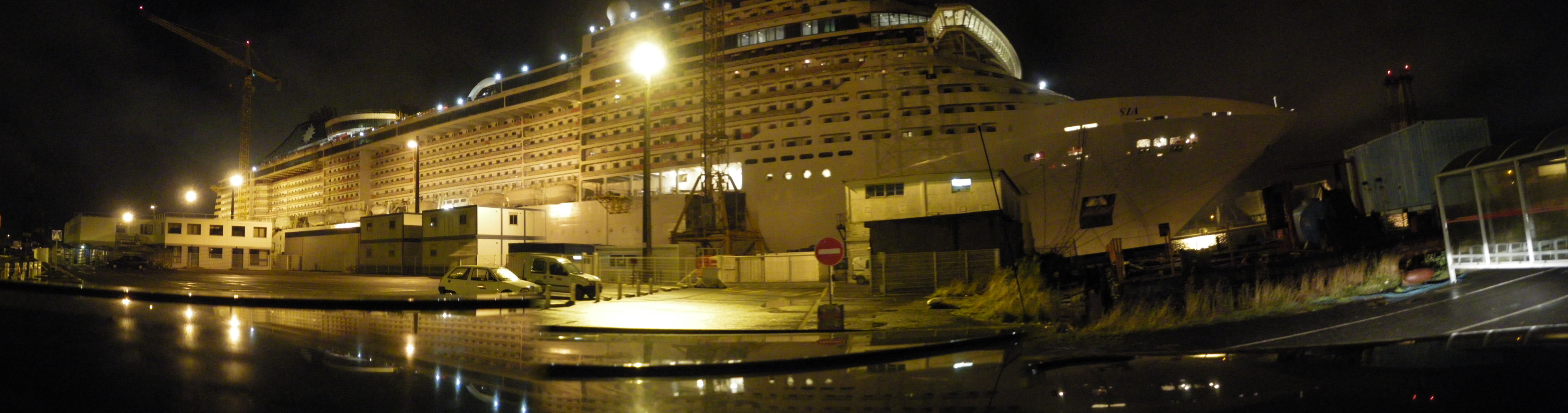 Boat in St Nazaire by night