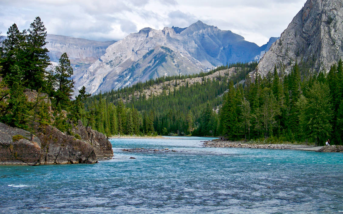 Many rivers and lakes are. Калгари Канада Банф. Река шобан Канада. Скалистые горы Банф Канады.