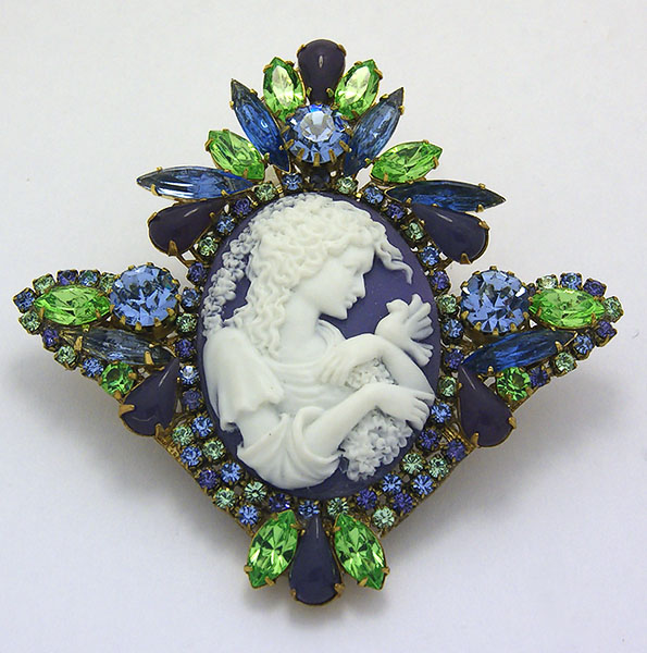 Sweet Serene Cameo Brooch