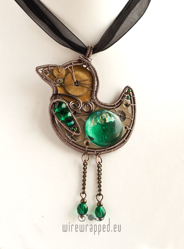 Steampunk birdie pendant 2