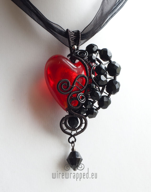 Goth heart pendant