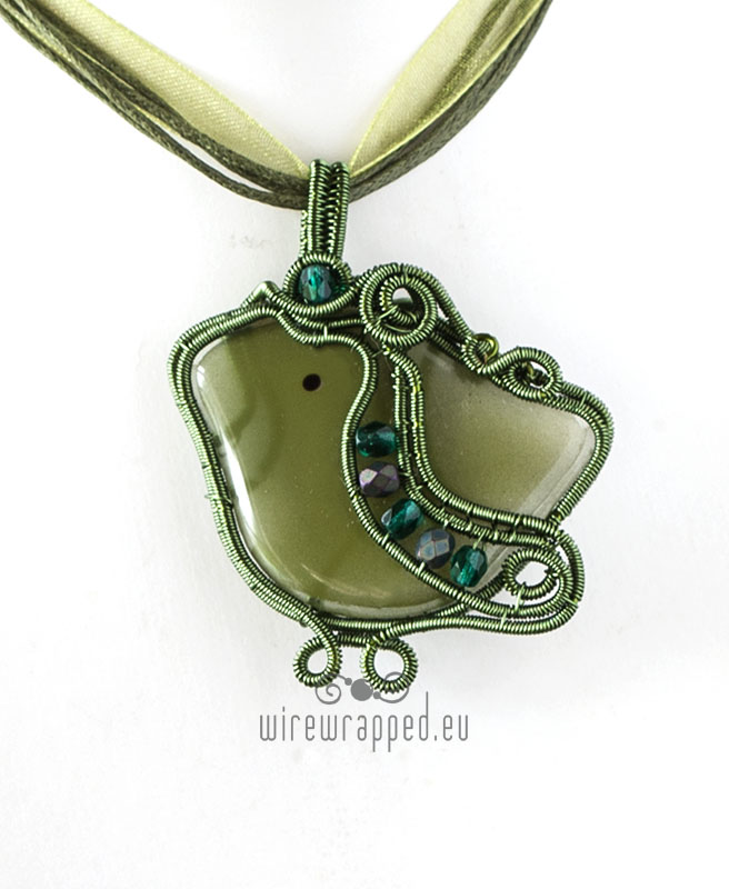 Green birdie wire wrapped pendant