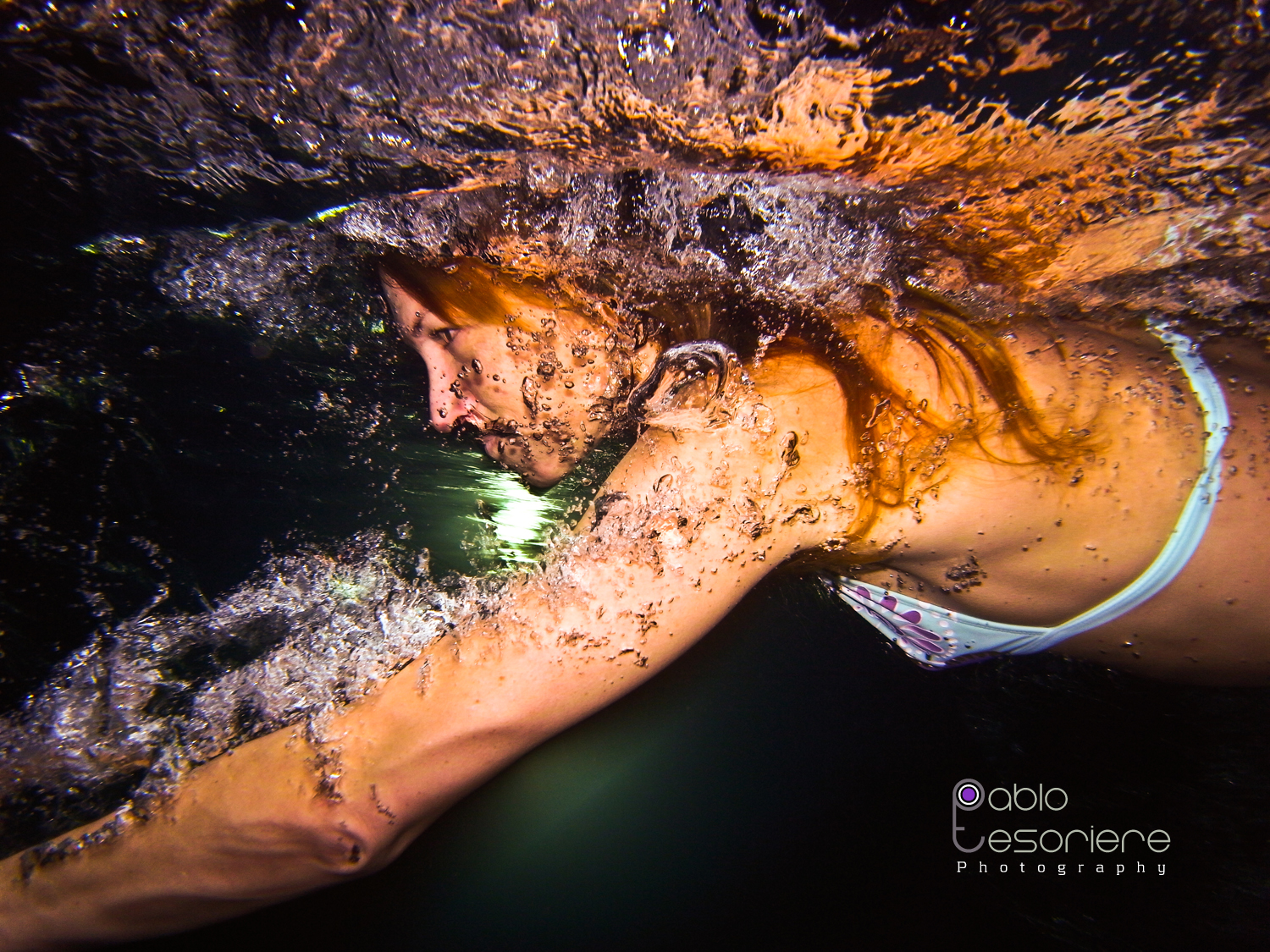 UNDERWATER PHOTOGRAPHY BUBBLES by pablotesoriere