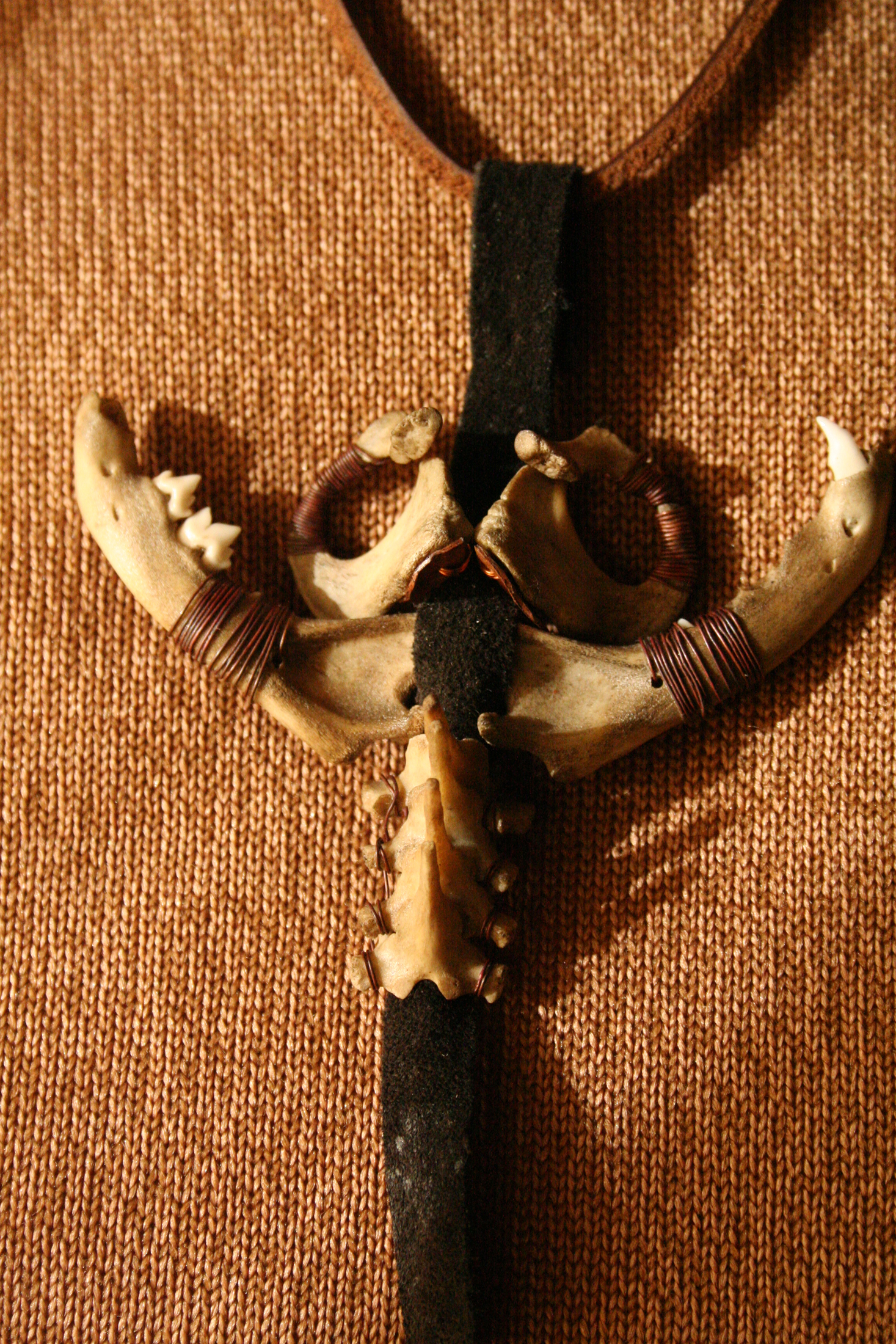 Jaw pendant