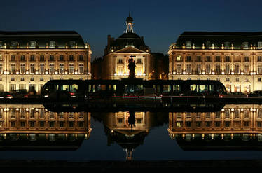 Bordeaux by night