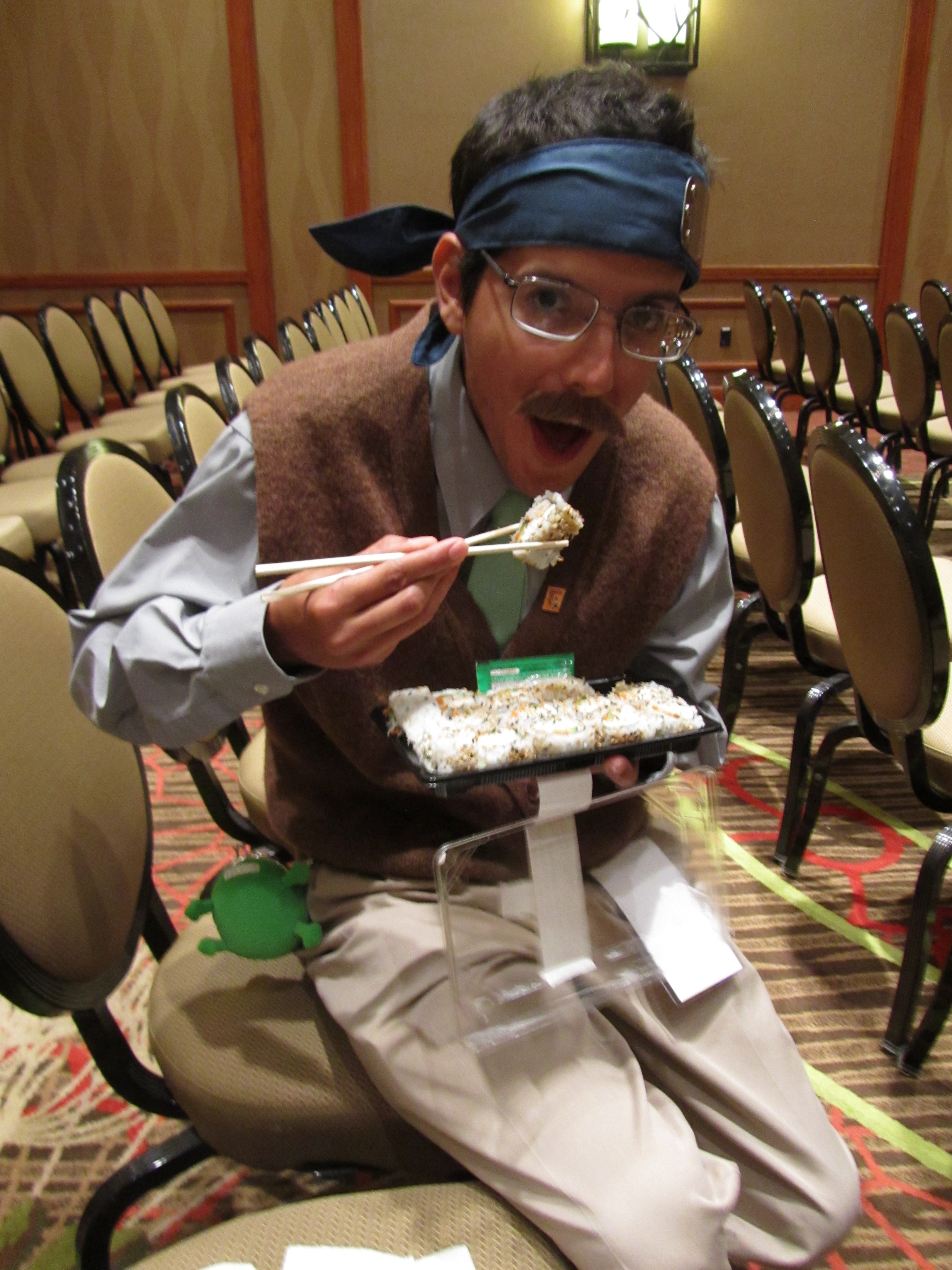 Akado Manabu eating sushi